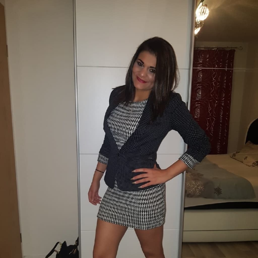 Additional image Laura