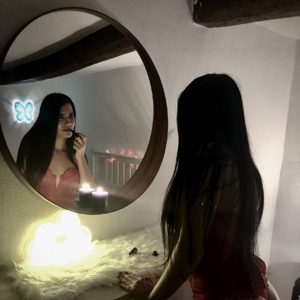 Additional image Anitta-Loca
